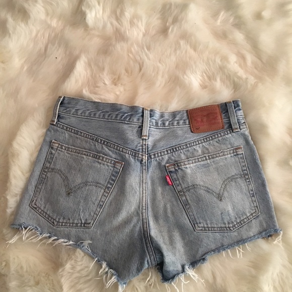 Levi shorts - Picture 2 of 3
